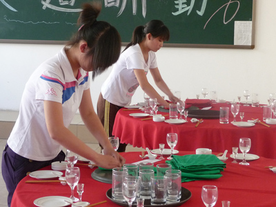 服务专业口布折花比赛